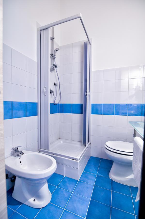 Maqueda Central Suites Palermo Bagian luar foto